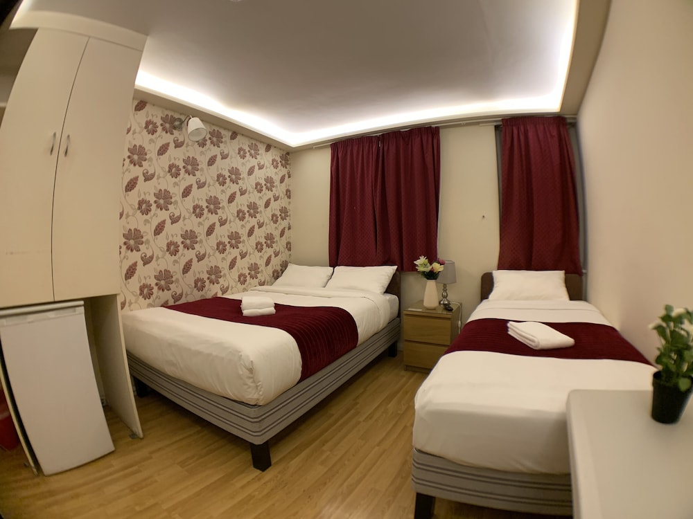 barking hotel
