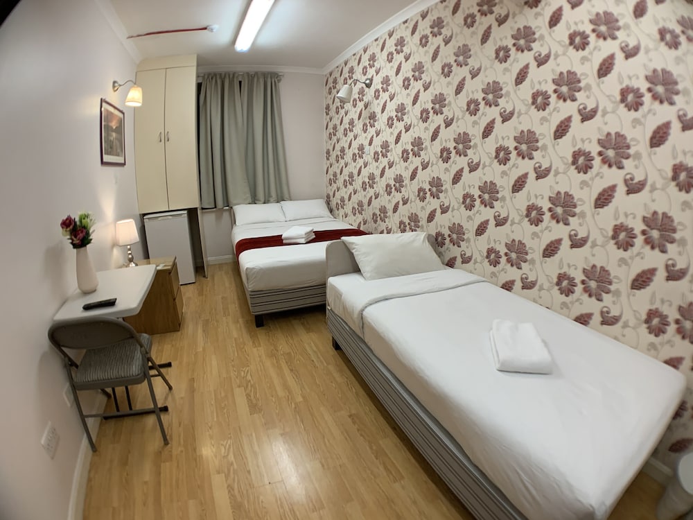 barking hotel