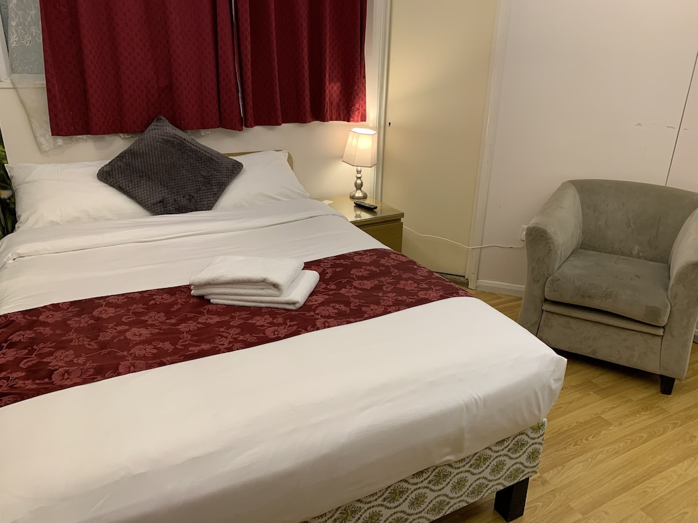 barking hotel