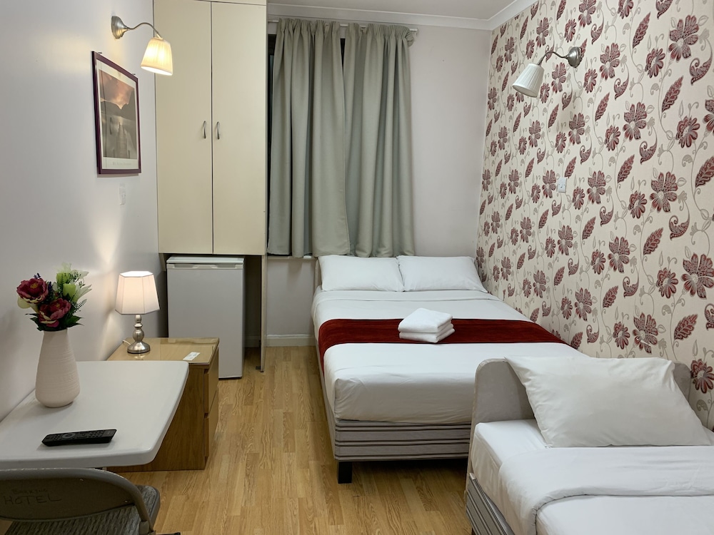 barking hotel
