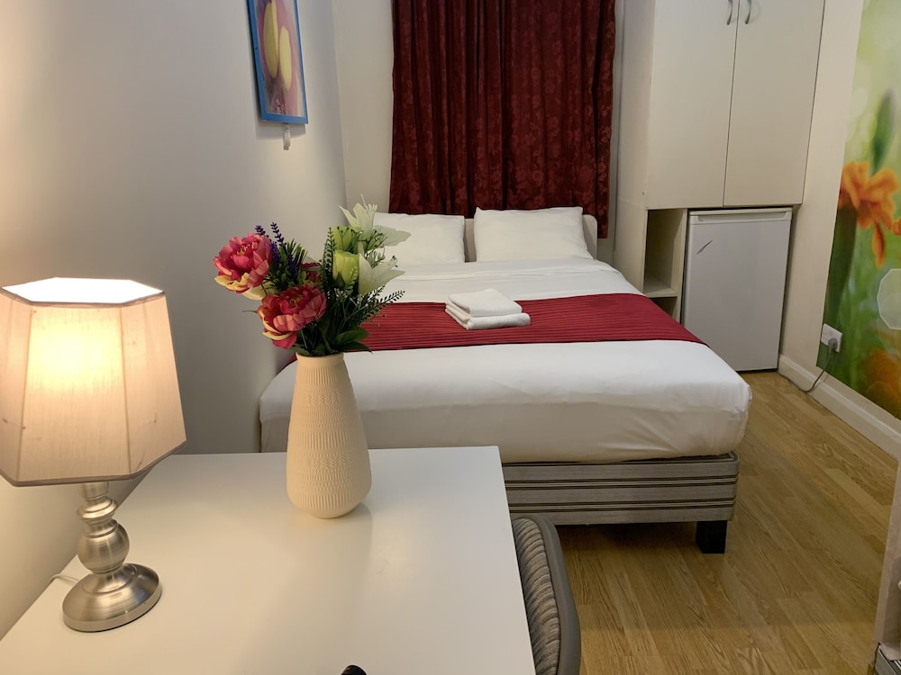 barking hotel