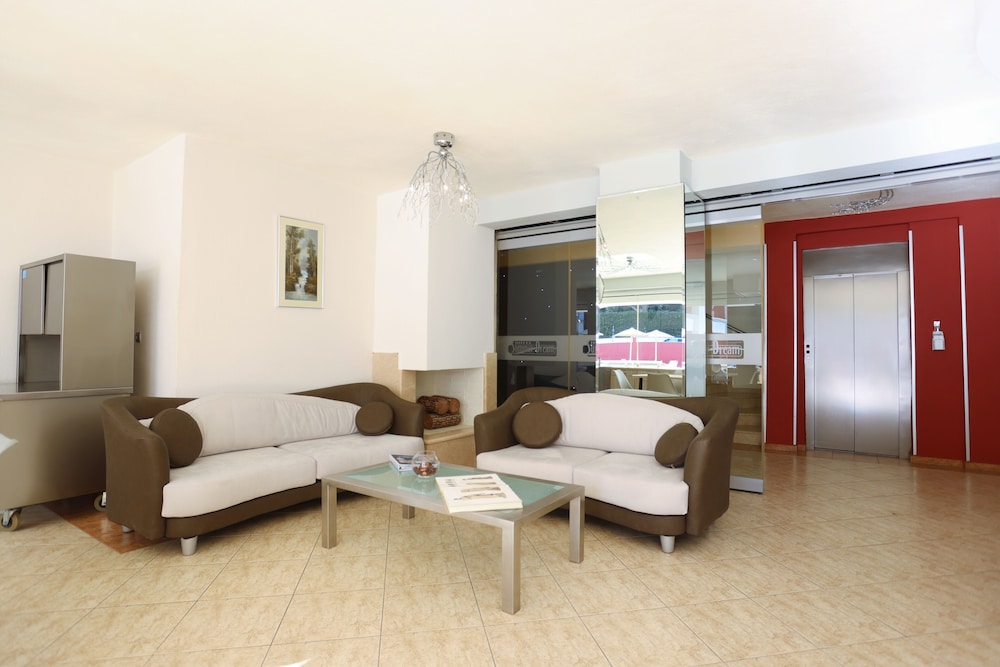 summer dream hotel
