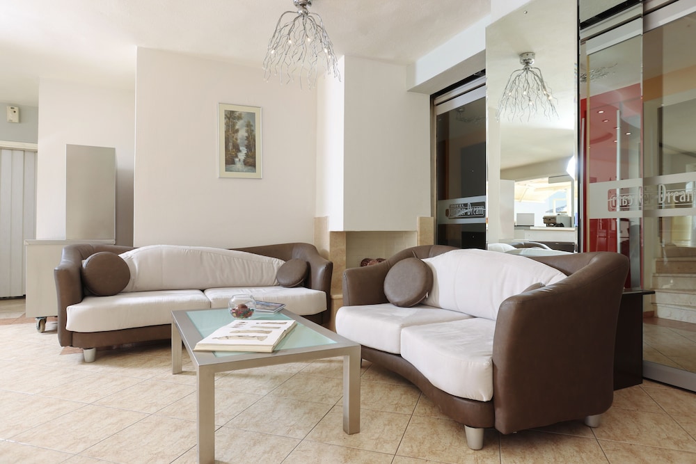 summer dream hotel