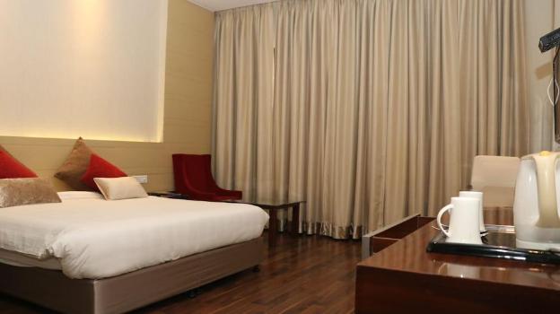 hotel lakhdatar