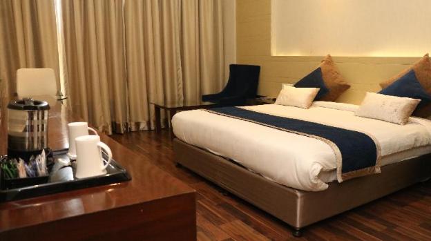 hotel lakhdatar