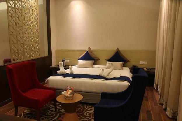 hotel lakhdatar
