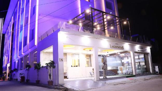 hotel lakhdatar