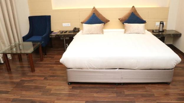 hotel lakhdatar