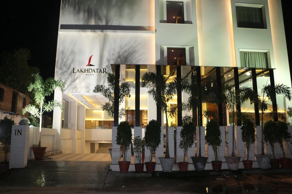 hotel lakhdatar