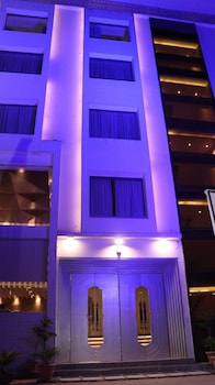 hotel lakhdatar