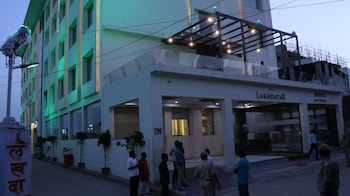 hotel lakhdatar
