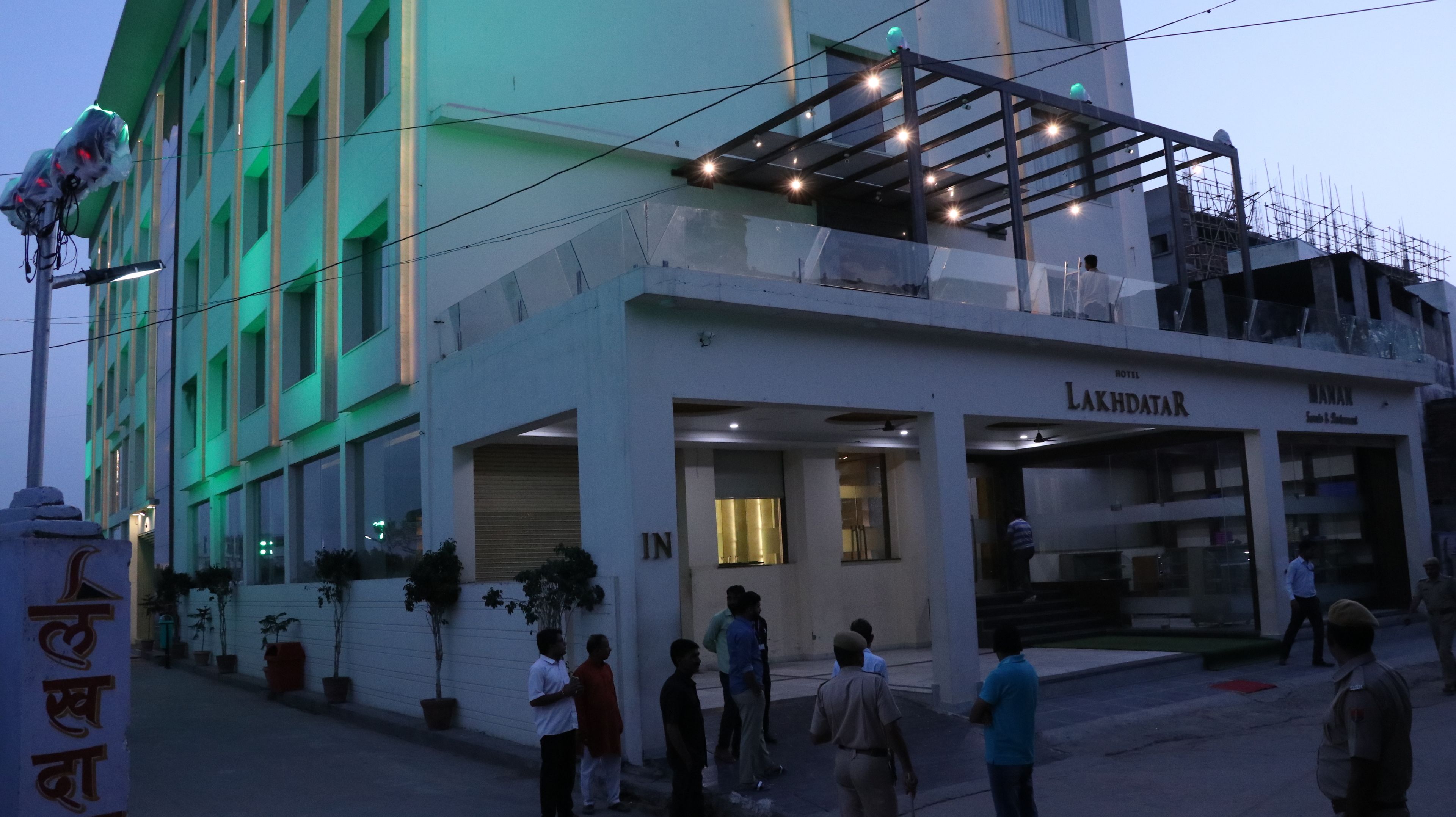 hotel lakhdatar