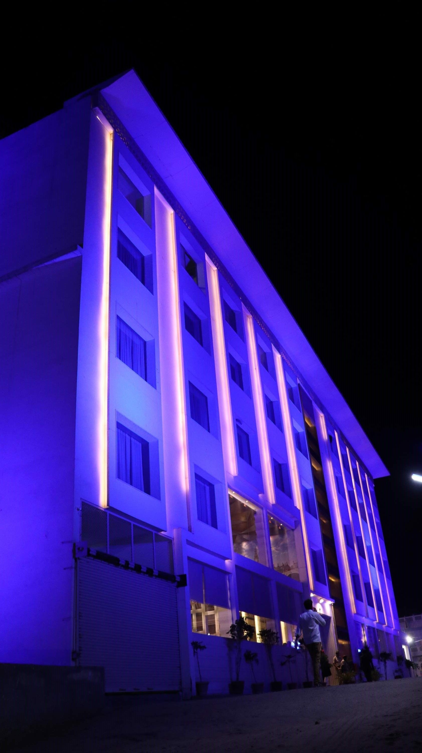 hotel lakhdatar