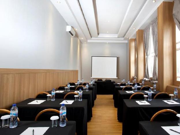 hotel omega karawang