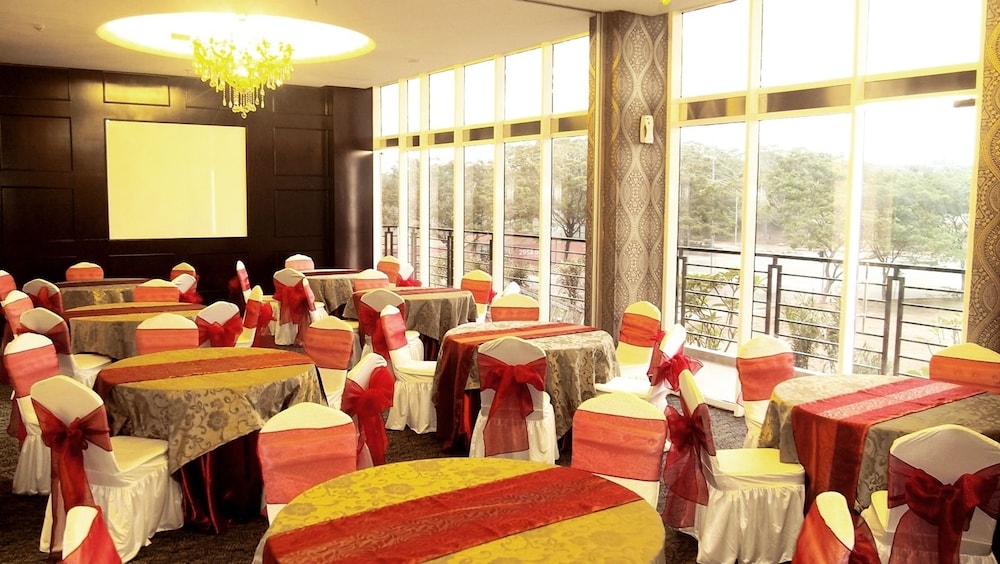 sapphire sky hotel and conference