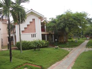 Hotel Sadhabishegam,Nagapattinam>>Mayiladuthurai,2 star