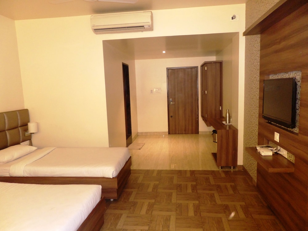 hotel rajvikas residency