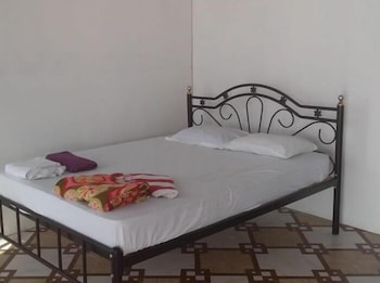 kashinath beach huts