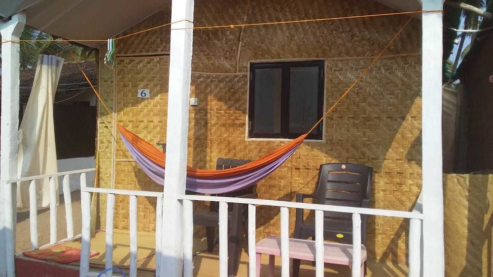 kashinath beach huts