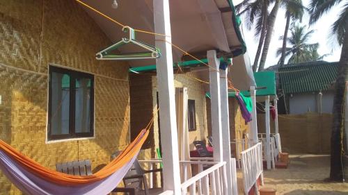 kashinath beach huts