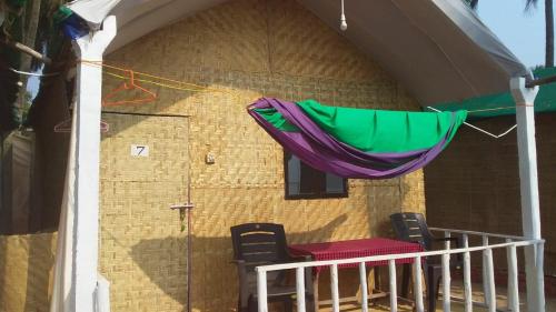 kashinath beach huts