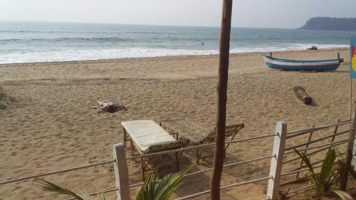 kashinath beach huts