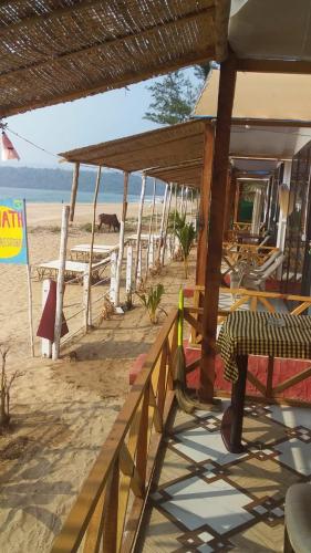 kashinath beach huts