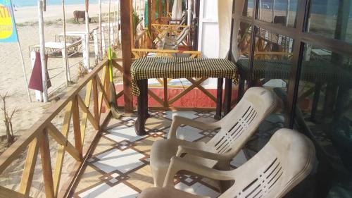 kashinath beach huts