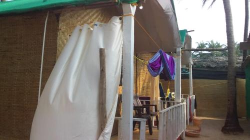 kashinath beach huts