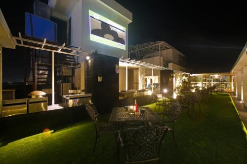 hotel ln courtyard
