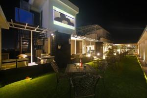 hotel ln courtyard