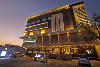 hotel ln courtyard