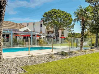 Ibis Salon De Provence Sud,Bonnieux>>Aix-En-Provence,3 star