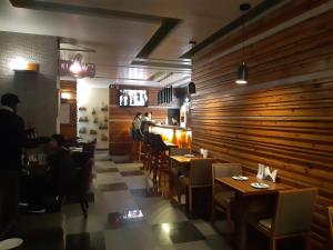 Hotel Poinisuk,Laitumkhrah>>Shillong,3 star