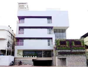 Hotel Poinisuk,Laitumkhrah>>Shillong,3 star