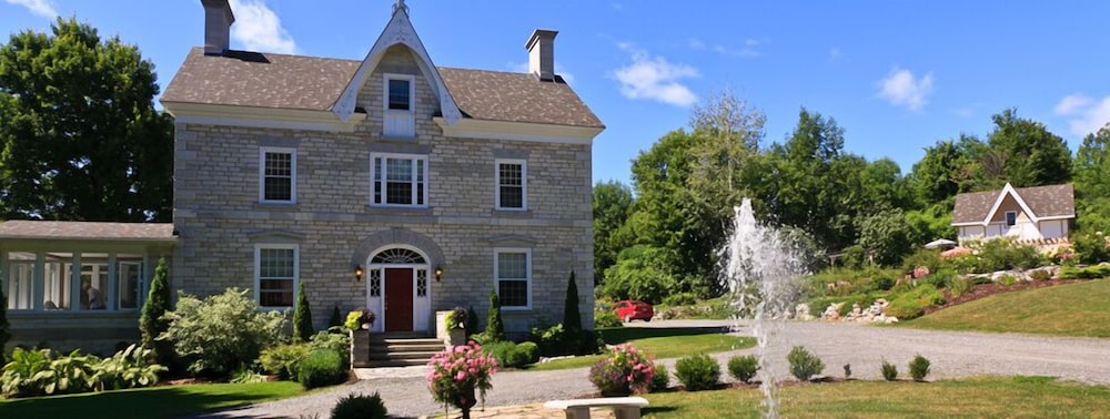 clyde hall bed and breakfast
