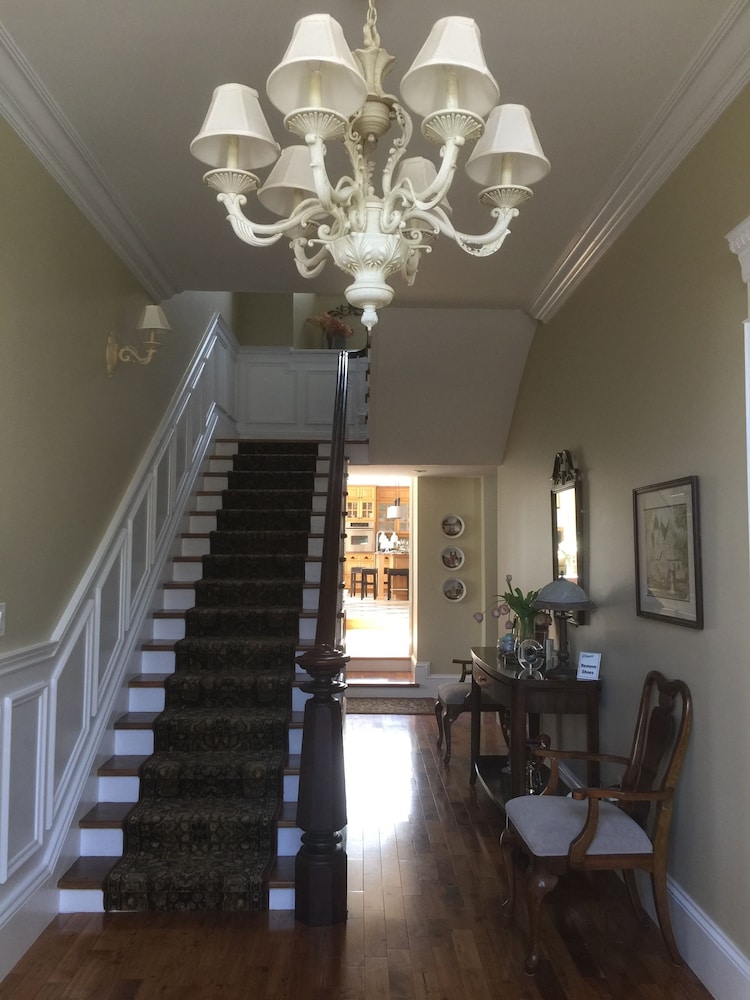clyde hall bed and breakfast