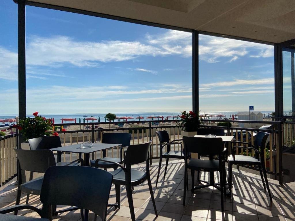 Gfh - Hotel Spiaggia D'oro,Marotta>>Fano,2 star