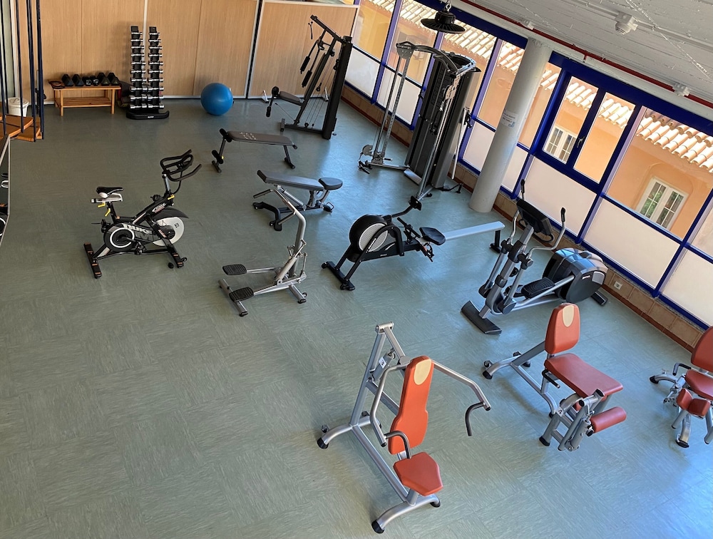 hotel yaramar adults recommended