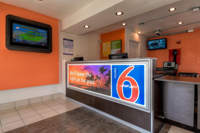 motel 6 escondido ca
