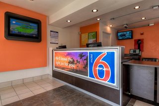 motel 6 escondido ca