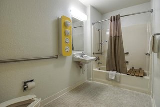 motel 6 escondido ca
