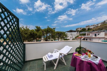 albergo villa a mare