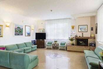 albergo villa a mare