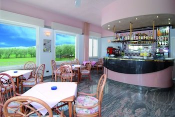 Hotel Casablanca,Via Gardesana 109,2 star