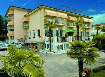 Hotel Casablanca,Via Gardesana 109,2 star