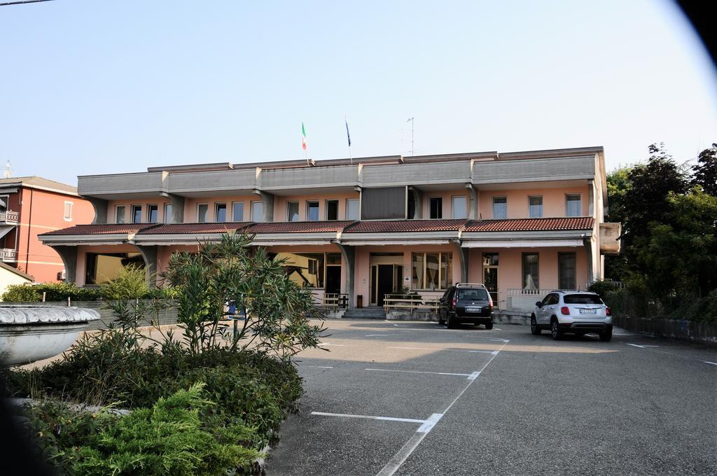 hotel route 9