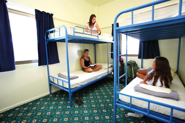 chill backpackers