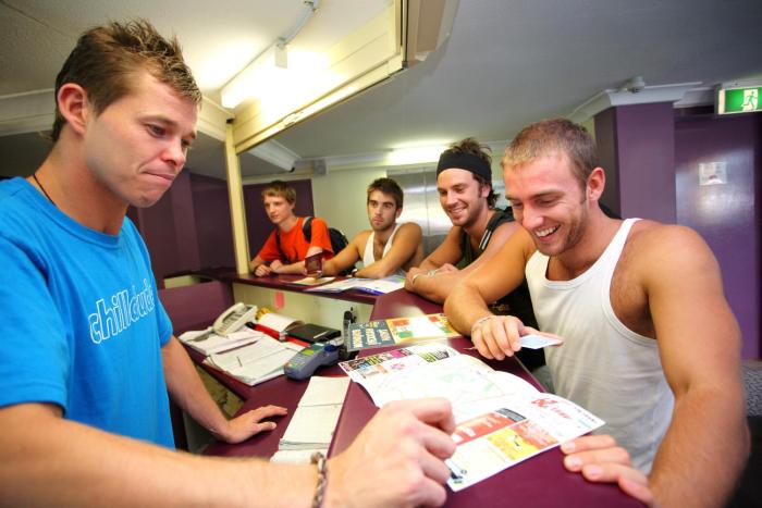chill backpackers