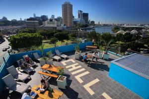 chill backpackers